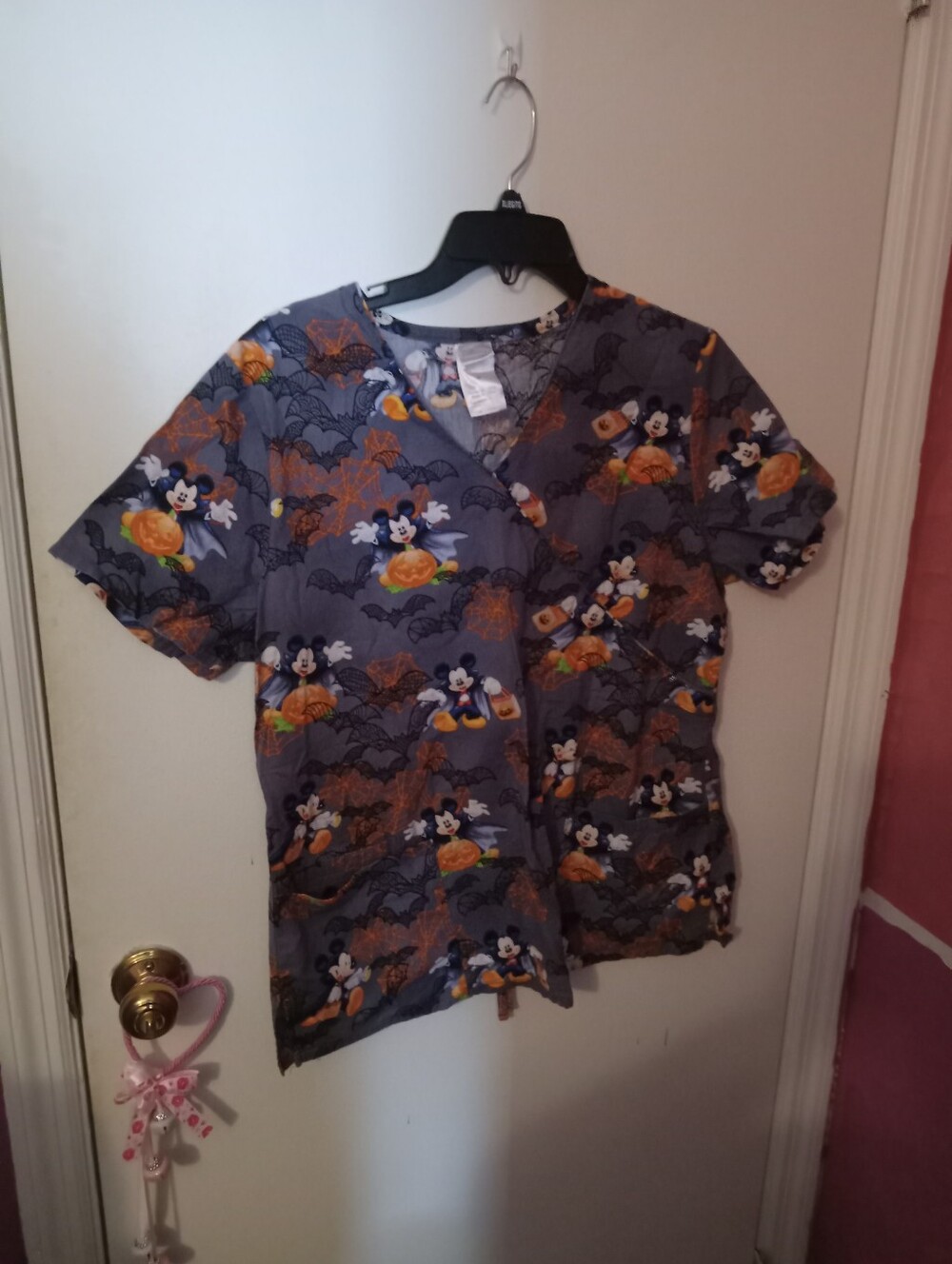 Women's Size M Disney Mickey Mouse Halloween Scrub Top